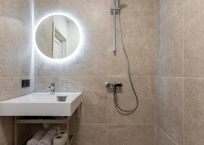 Old Town Steps From Everything Apartment *